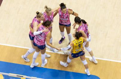 刷到朱婷海外比賽片段卻卡成PPT?海外華人追國產劇的痛,我懂