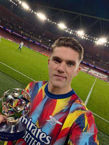 刷到阿森納歐冠7連勝西甲隊的戰績,我卻想起當年留學時熬夜看球卡成PPT的辛酸