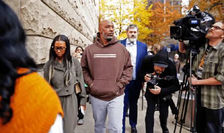 刷到比盧普斯涉賭新聞時,我正幫海外朋友查怎麼解鎖愛奇藝——原來NBA教練也會踩到法律紅線