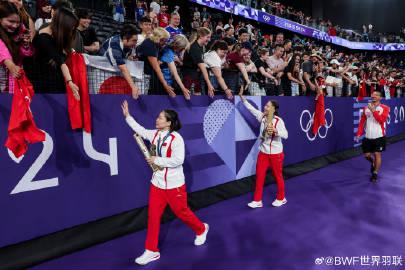 刷到凡晨組合謝幕戰那刻,我在海外崩潰了——原來這才是海外遊子最扎心的瞬間