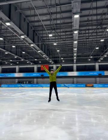 看到金博洋訓練照蒸騰的熱氣,我突然懂了:海外遊子追奧運的痛,不只是時差