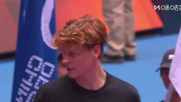 海外華人深夜刷到辛納捧杯瞬間卡住,才懂解鎖地區限制比看比賽還難