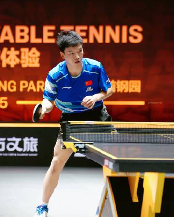 刷到向鵬的賽後微博才發現,原來海外遊子最扎心的不是時差,是連句「恭喜頭哥」都發不出去