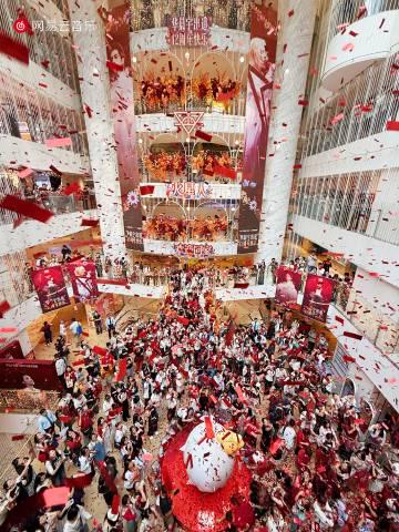 海外追星族的痛!我翻牆看華晨宇12周年慶典卡成PPT,才懂什麼叫「近在眼前卻觸不到」